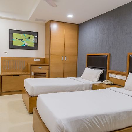 The Silver Leaf Hotel Ахмедабад Экстерьер фото