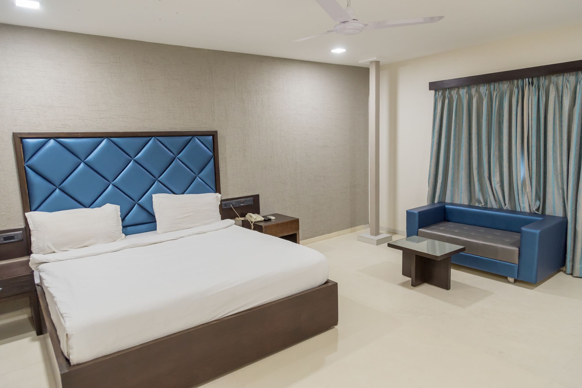 The Silver Leaf Hotel Ахмедабад Экстерьер фото